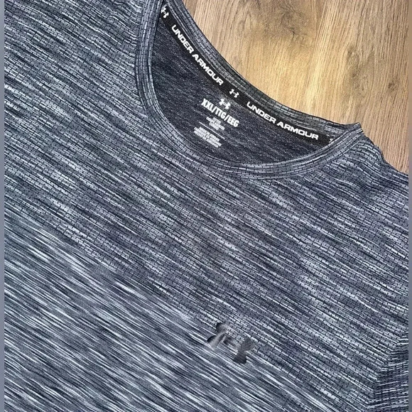 Under Armour Long Sleeve - Picture 3 of 3